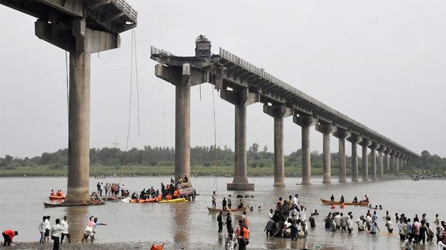 India Bridge collapse