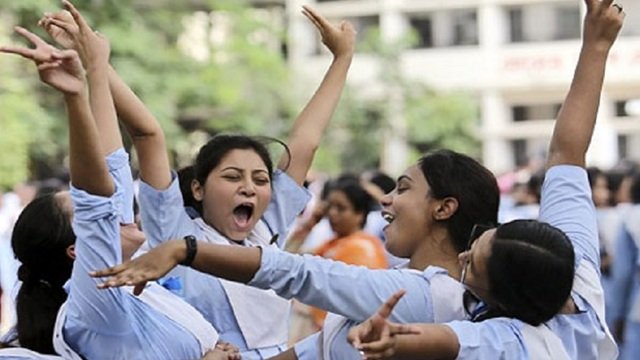 এসএসসি’র ফল প্রকাশ, কমেছে পাসের হার ও জিপিএ-৫