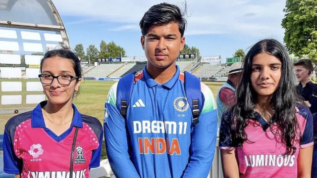 প্রিয়জনের সঙ্গে ছবি তুলতে ৬ ঘণ্টা গাড়ি চালালো ২ কিশোরী